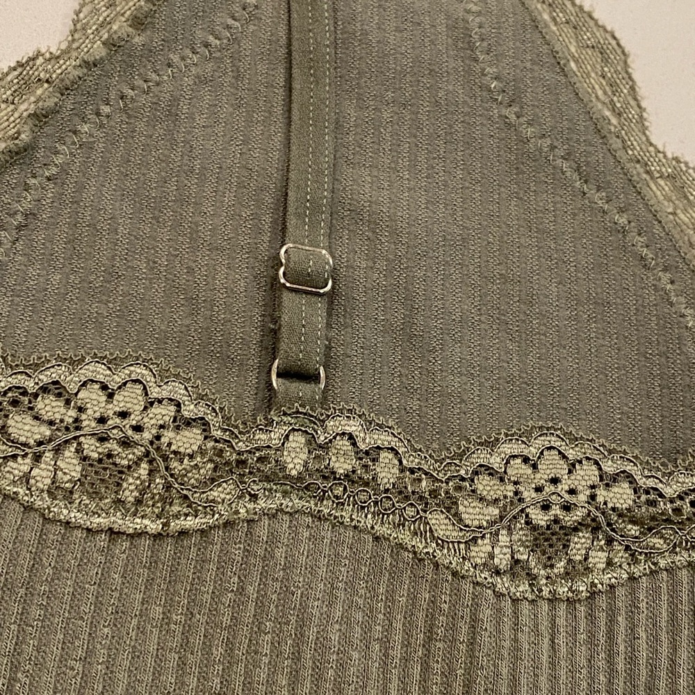 Green Tank with Lace Trim - Picture 3 of 6